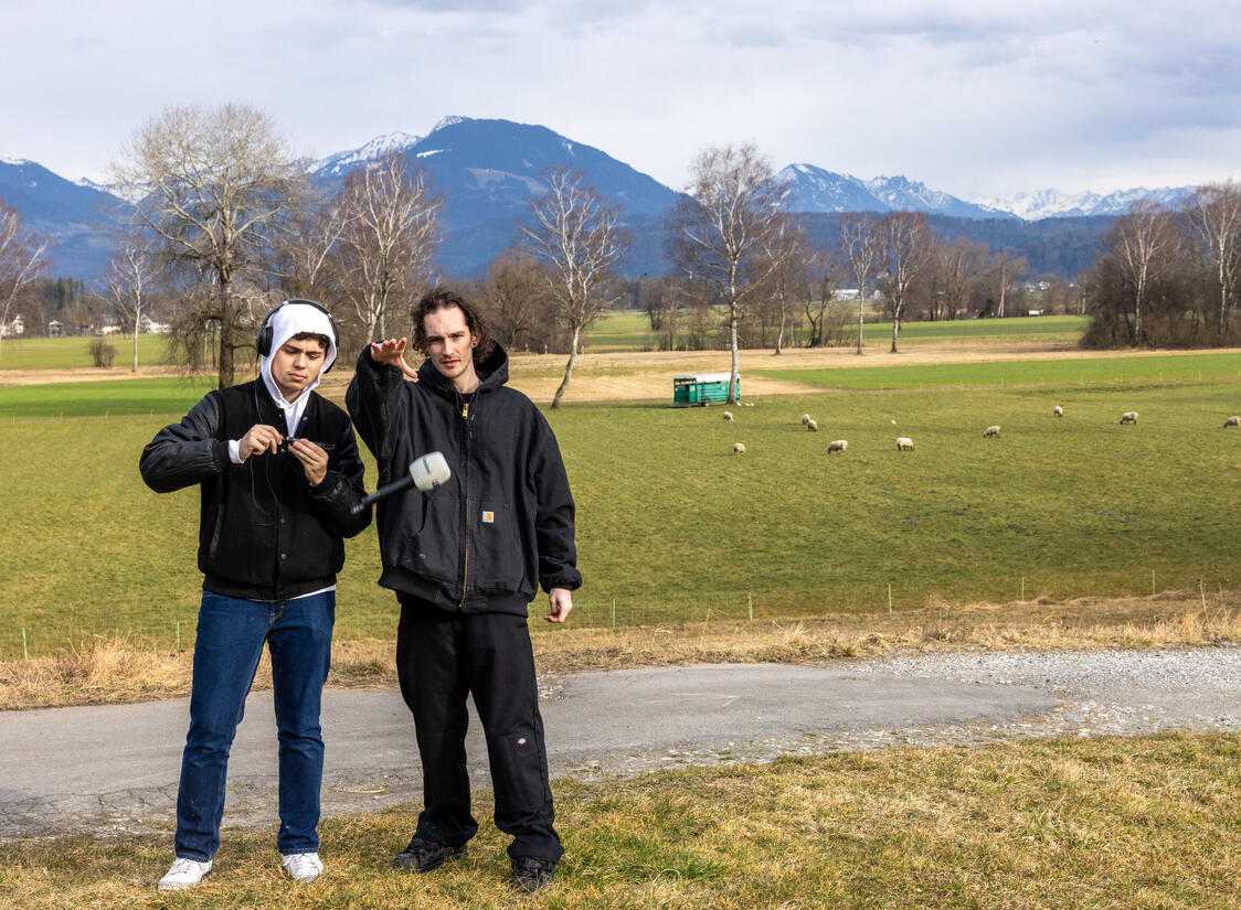 Beim Besuch des Dreiländerecks ergab sich die perfekte Gelegenheit für das Shooting zum Bericht. Die kalte «Biese» fegte unbarmherzig über die Felder.