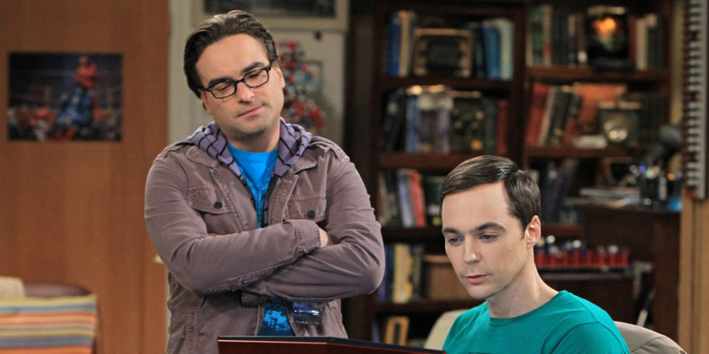 Sheldon Cooper aus "The Big Bang Theory" (rechts, gespielt von Jim Parsons) hatte eine komplizierte Kindheit - in einer Spin-Off-Serie wird sie verfilmt. (Archivbild) Sheldon Cooper aus "The Big Bang Theory" (rechts, gespielt von Jim Parsons) hatte eine komplizierte Kindheit - in einer Spin-Off-Serie wird sie verfilmt. (Archivbild)