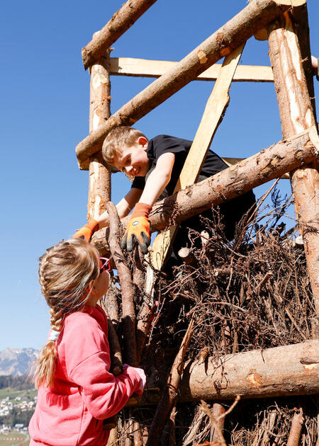 Kinder bauen Funken in Schaanwald