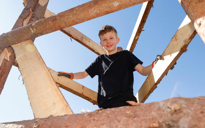 Kinder bauen Funken in Schaanwald