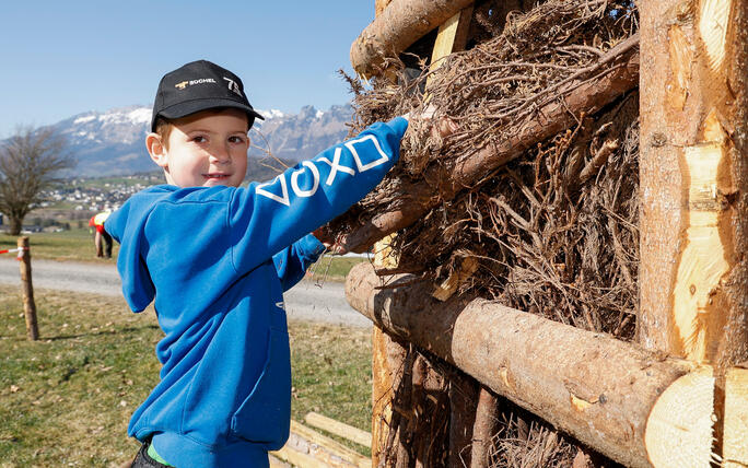 Kinder bauen Funken in Schaanwald