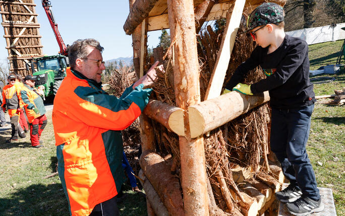 Kinder bauen Funken in Schaanwald